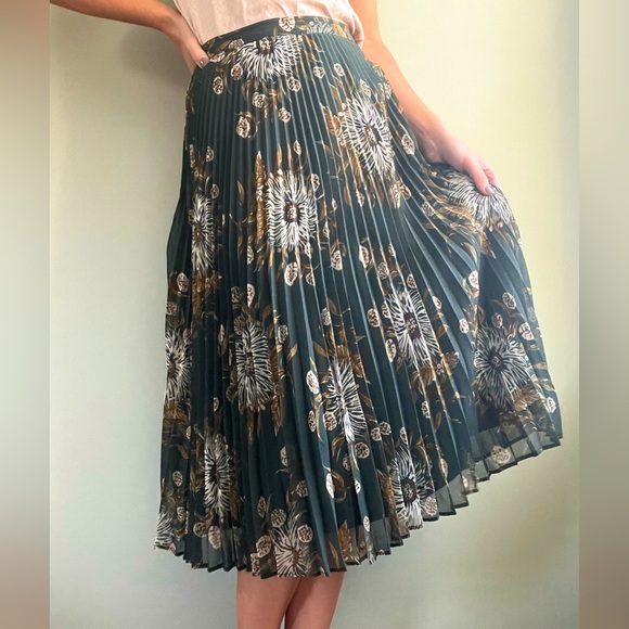 Madewell Dresses & Skirts - Madewell Floral MIDI Skirt Green Size OO